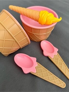 Toy Ice Cream Cups & Spoons Set in Pink, Tan & Yellow